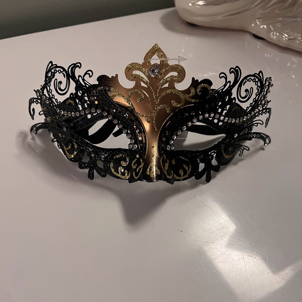 Sexy masquerade mask NWT